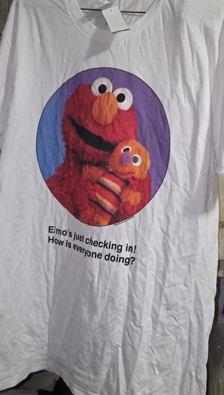 Zuni Sportswear Elmo's Just Checking In! How is Everyone Doing? Large White Tee
